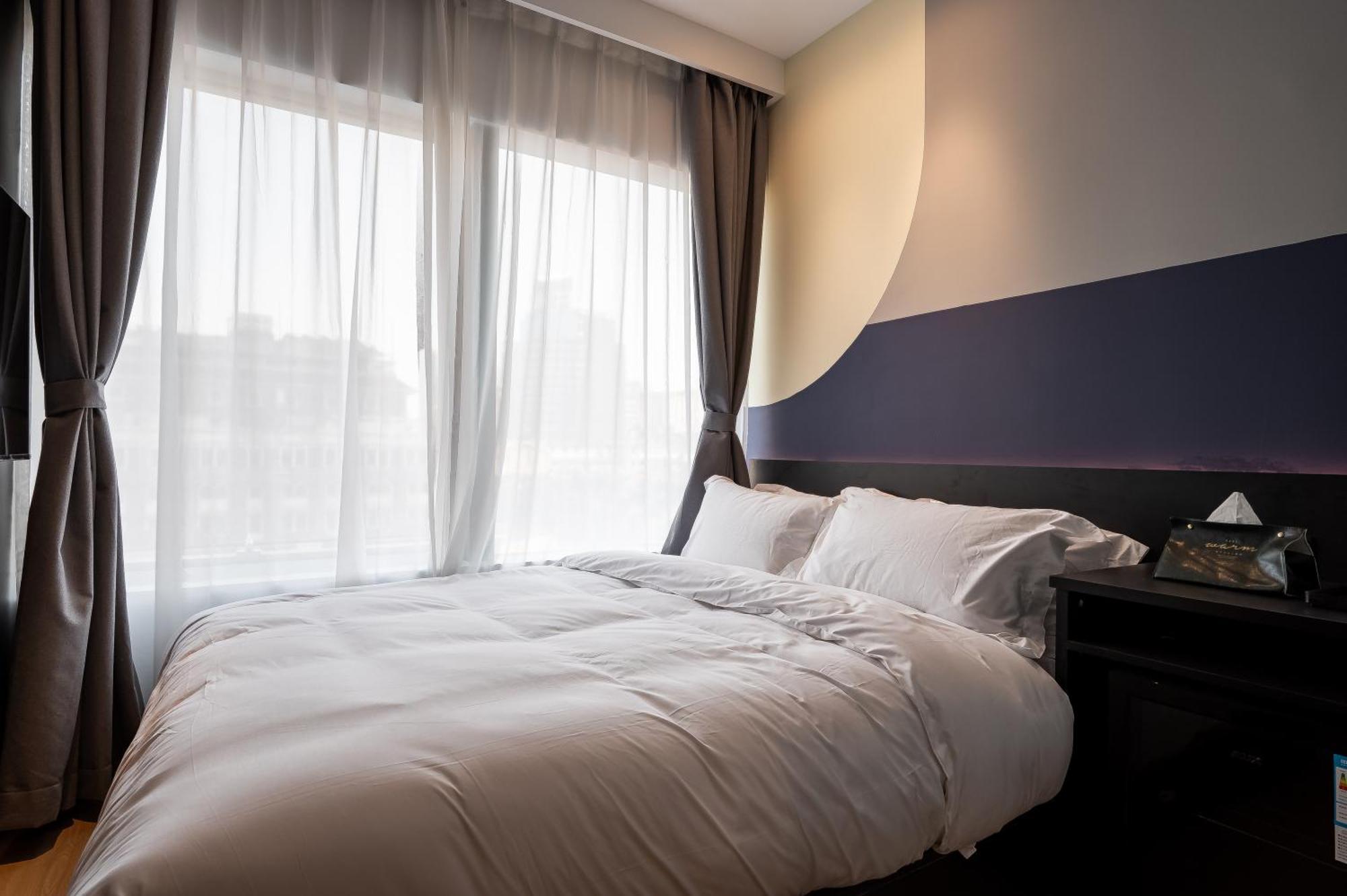 Dayin - East Nanjing Road & People's Square & The Bund Hotel